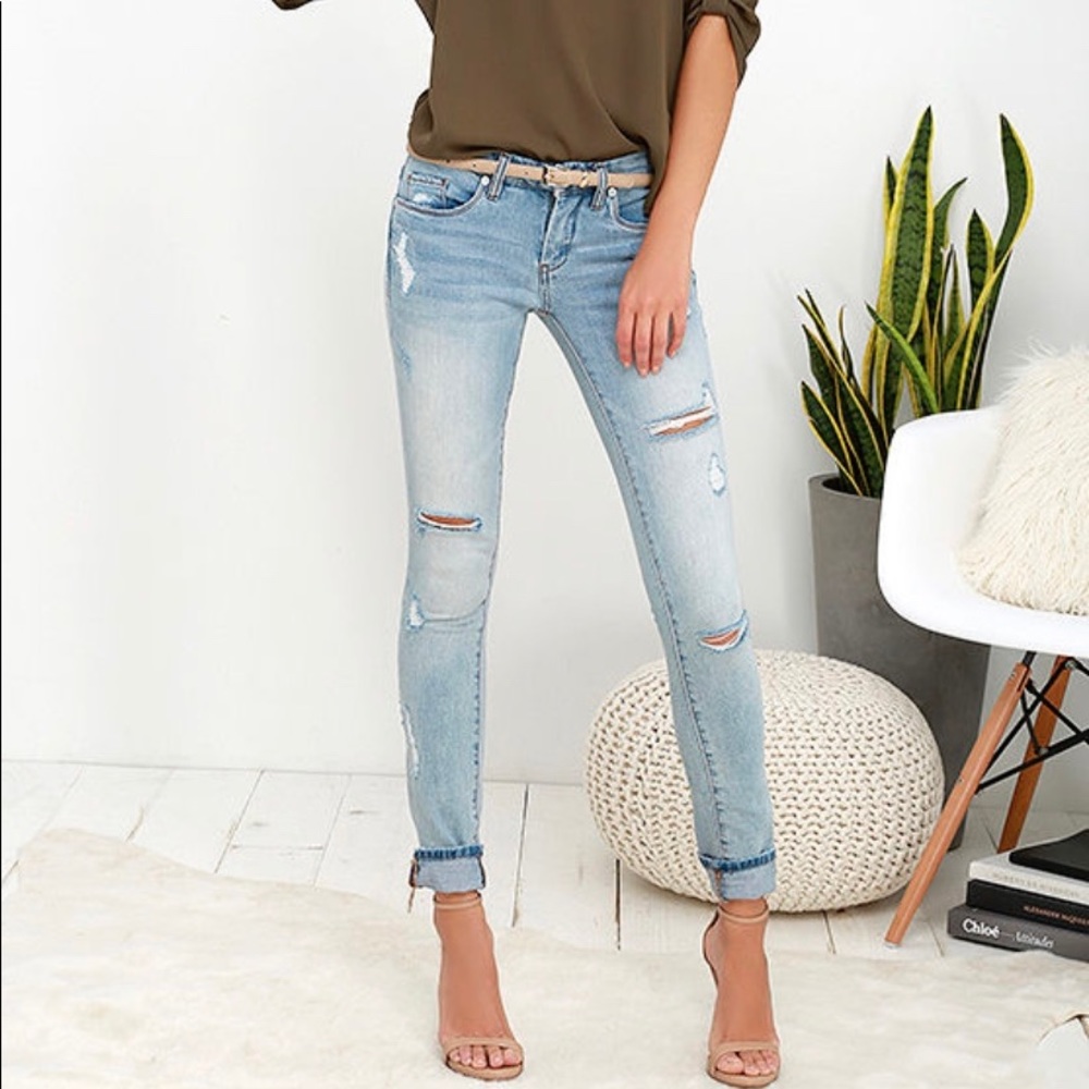 BlankNYC size 28 skinny distressed jeans